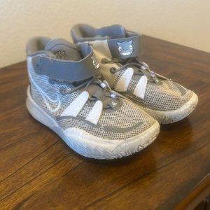 Kyrie Sneakers